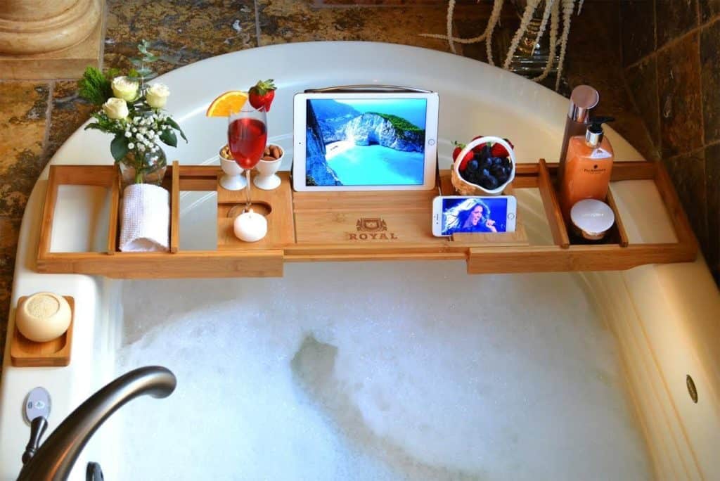 How To Turn You Bathroom Into a Spa (While on a Budget!)